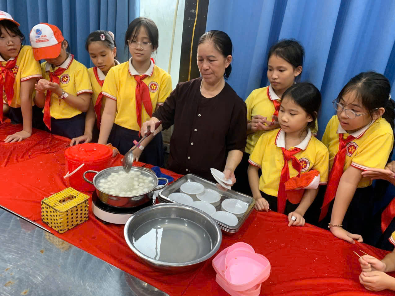 A group of kids cooking
AI-generated content may be incorrect.