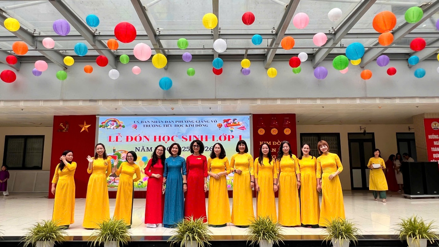 A group of women wearing yellow dresses
AI-generated content may be incorrect.