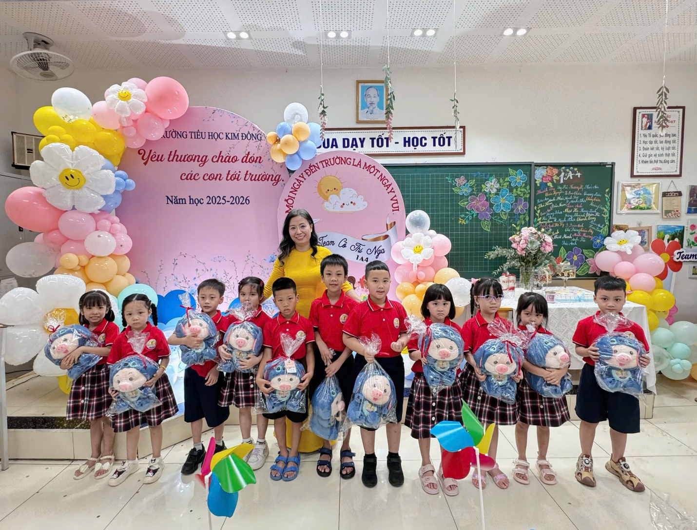 A group of children holding balloons
AI-generated content may be incorrect.