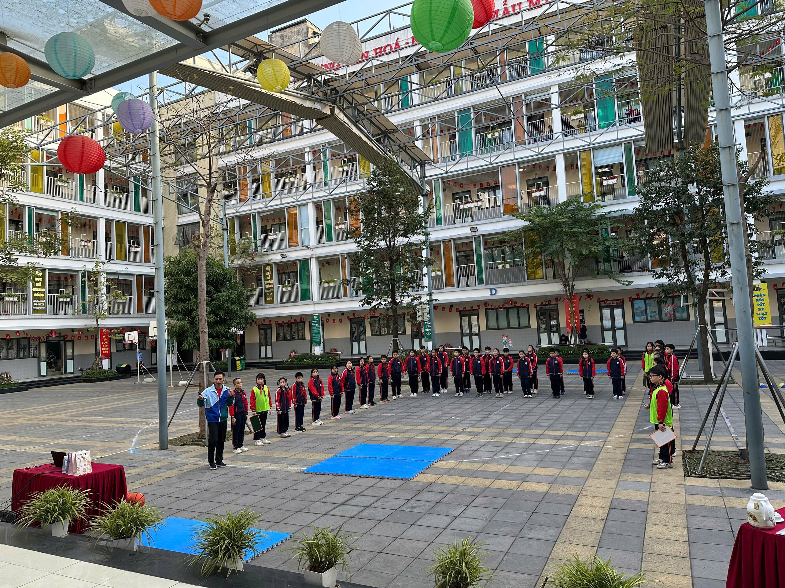 A group of people standing in a courtyard

Description automatically generated