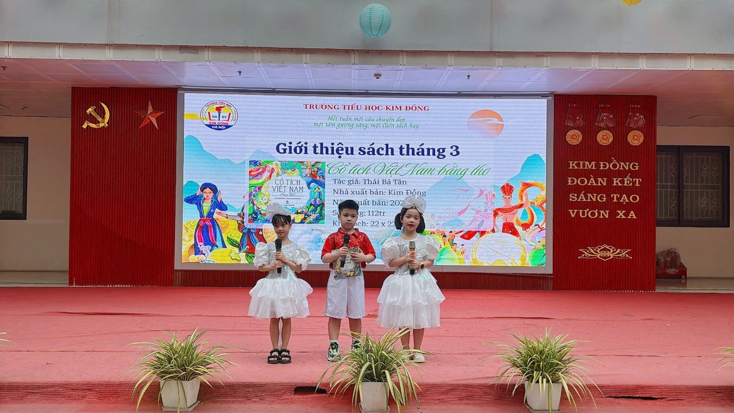 A group of kids on a stage

Description automatically generated