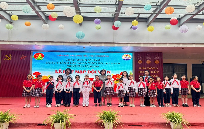 C:\Users\User-1\Desktop\95 năm\z7648658583983_289694c9a1d797bd2351614fd02df640.jpg