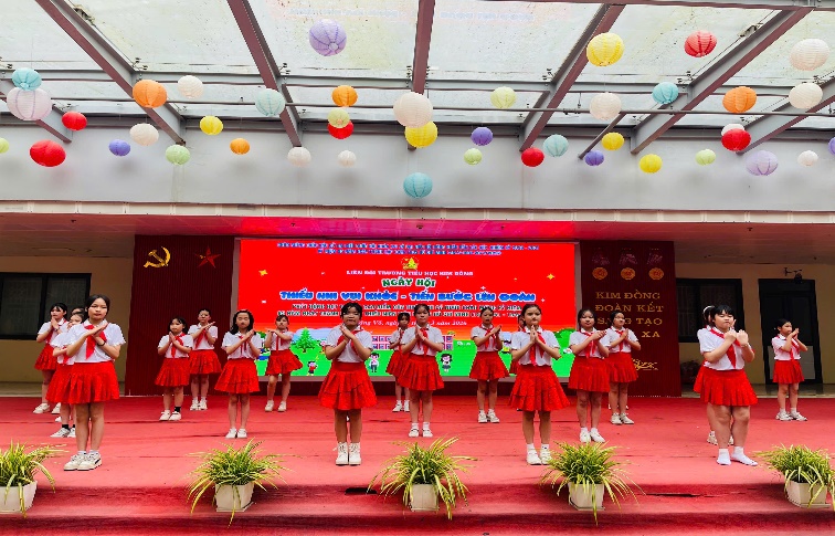 C:\Users\User-1\Desktop\95 năm\z7648932744326_4ad7ba6c3b6e59fe7bb3da6250b98602.jpg