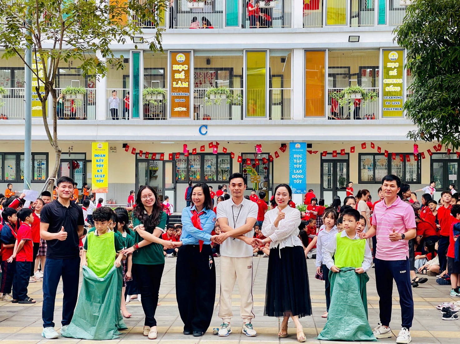 C:\Users\User-1\Desktop\95 năm\z7648931351391_48c3f6bbdc3415ed957117d00fcdb104.jpg