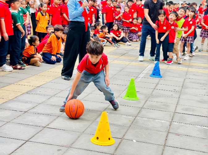 C:\Users\User-1\Desktop\95 năm\z7648932915861_2c37cb60f8469495caad381c3d54071c.jpg