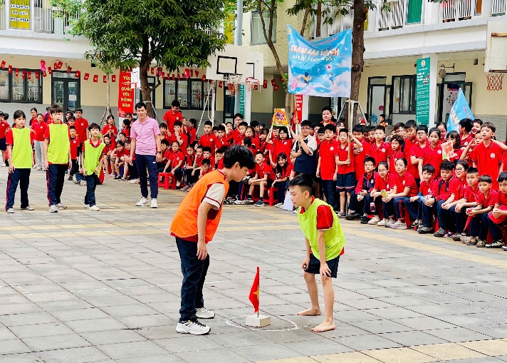 C:\Users\User-1\Desktop\95 năm\z7648931154897_0fffb71589fda1c91117b99e5353b1de.jpg