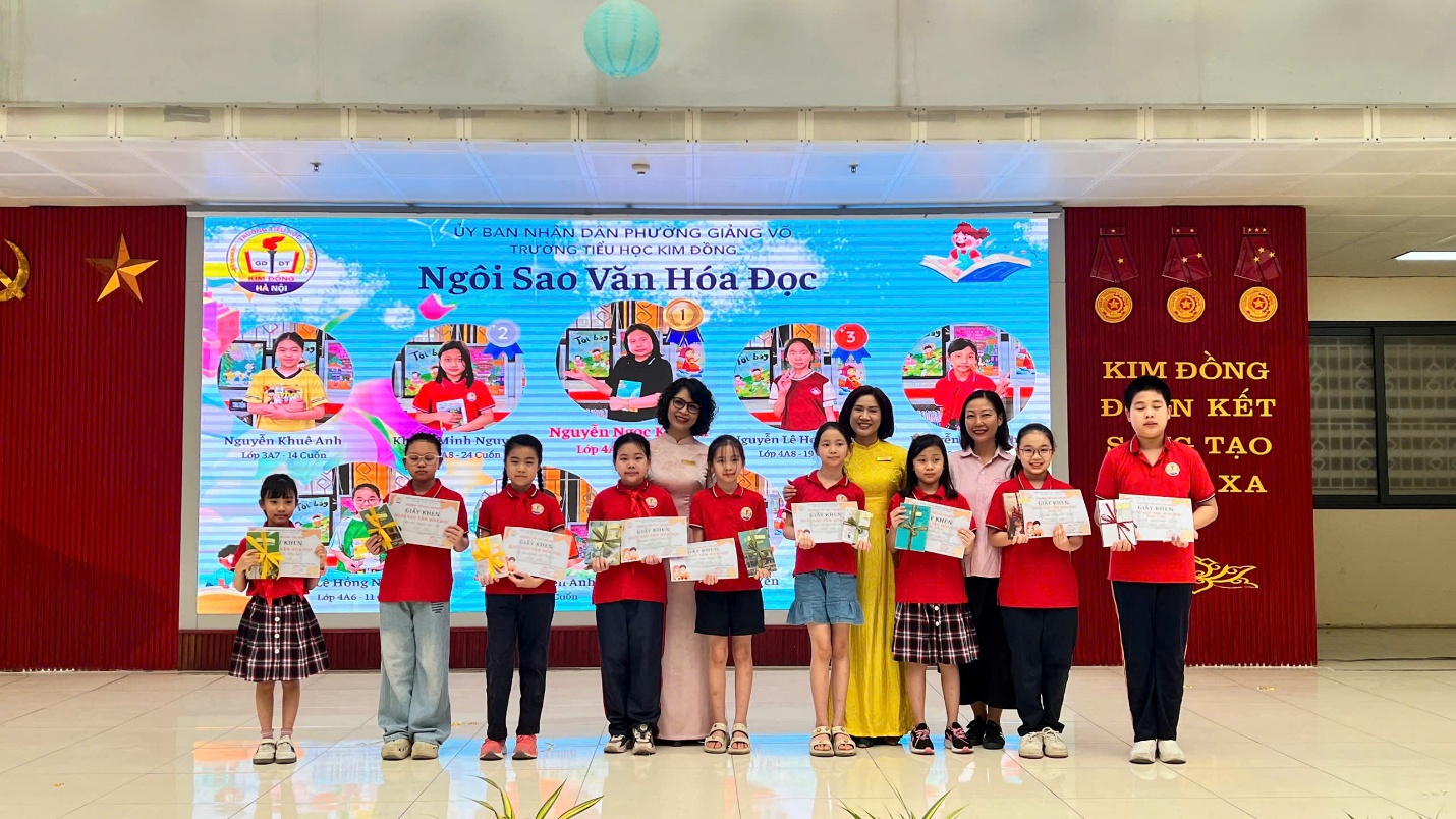 A group of people holding signs

Description automatically generated