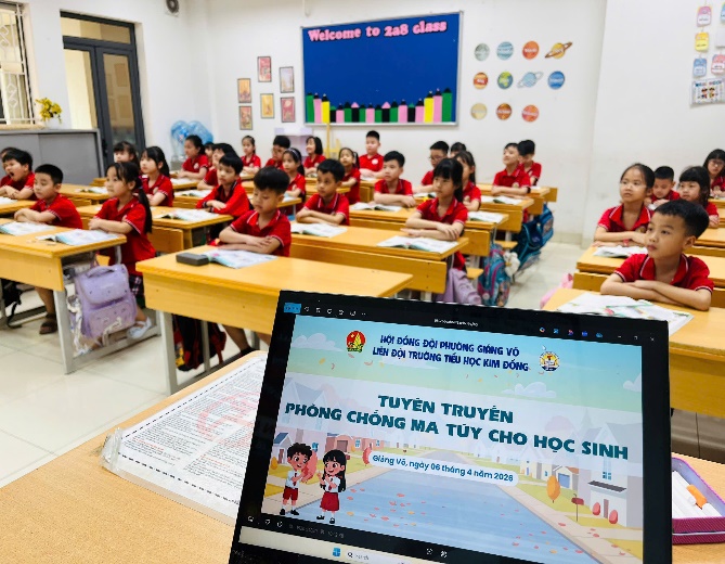 C:\Users\User-1\Desktop\95 năm\z7695470352499_4662188b07949aeeb72b82b37596796e.jpg