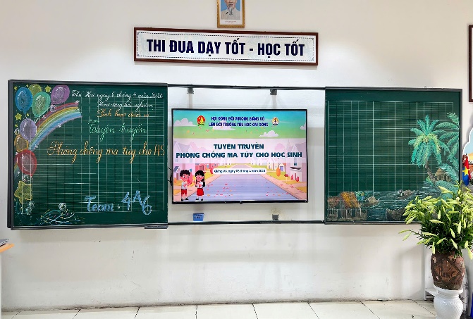 C:\Users\User-1\Desktop\95 năm\z7695926668137_296b06153bd922eb5a3f4a17fecd1445.jpg