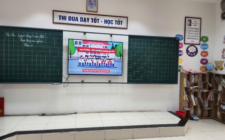 C:\Users\User-1\Desktop\95 năm\z7695535488969_b82bec8a9926edc19b9d4e83f3307c90.jpg