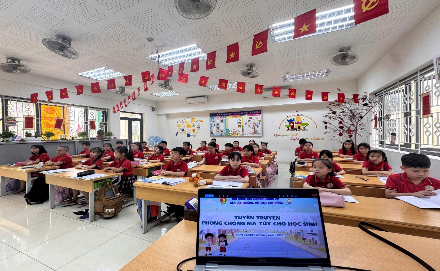 C:\Users\User-1\Desktop\95 năm\z7695702520057_60b0bee5e1dced772e349359d053f10c.jpg