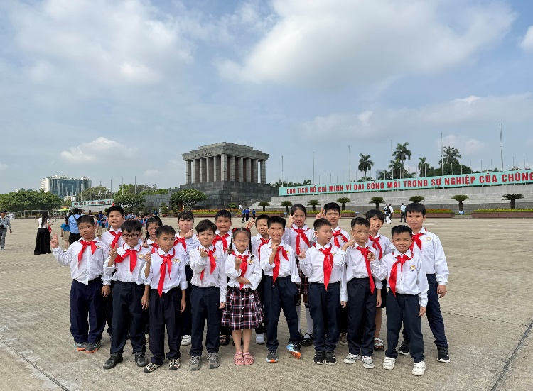 C:\Users\User-1\Desktop\Kết nạp Đội LB\z7791992324750_b40caa8ae66b37872ccb5ecc571a546d.jpg