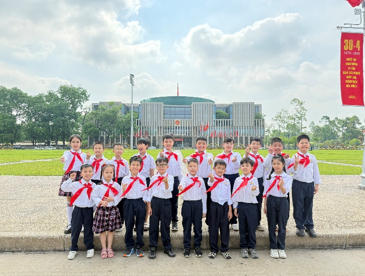 C:\Users\User-1\Desktop\Kết nạp Đội LB\z7791991704718_9b070ae941fe8ff29aeacef8a170198c.jpg