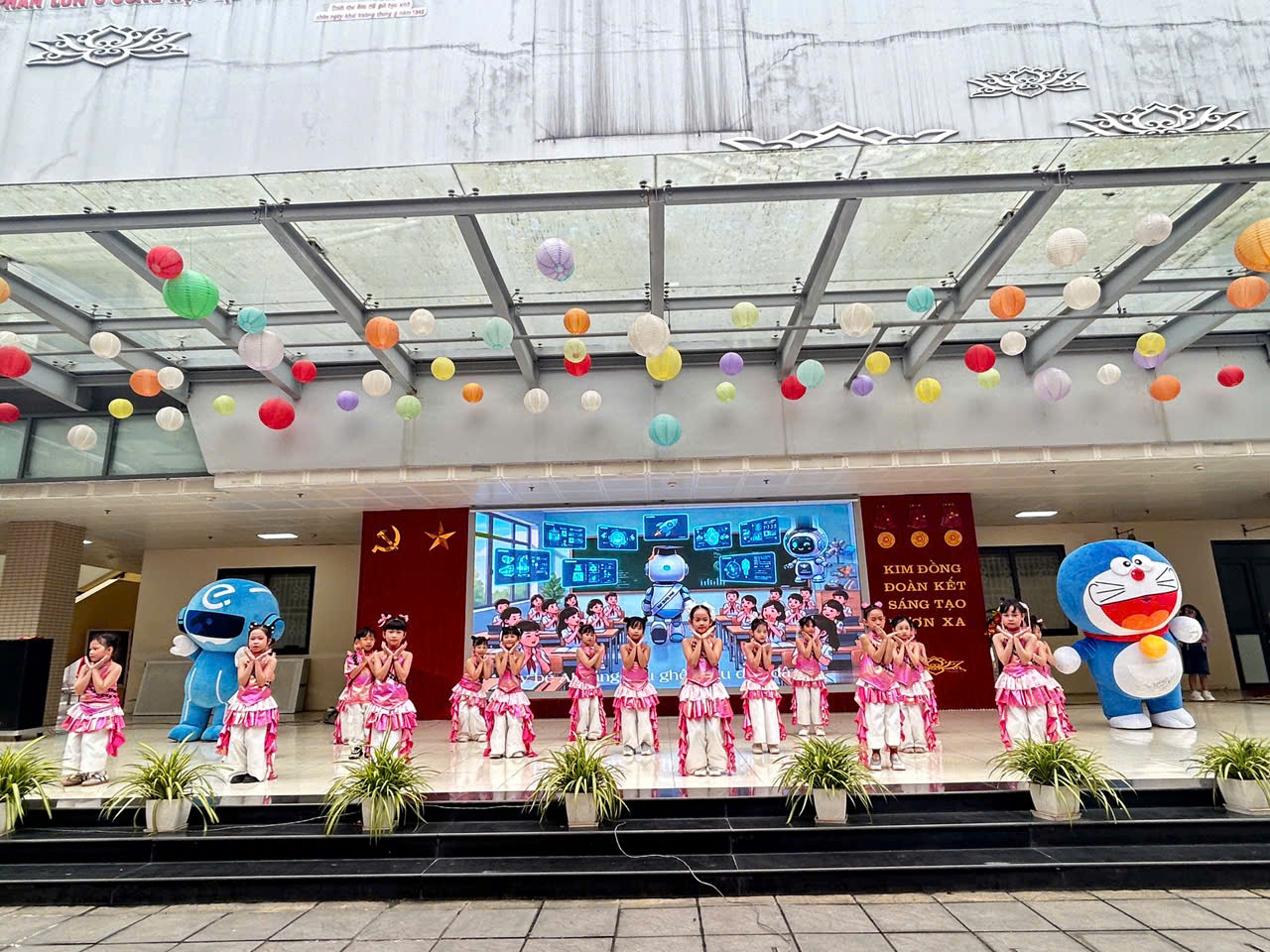 A group of people in clothing on a stage

Description automatically generated