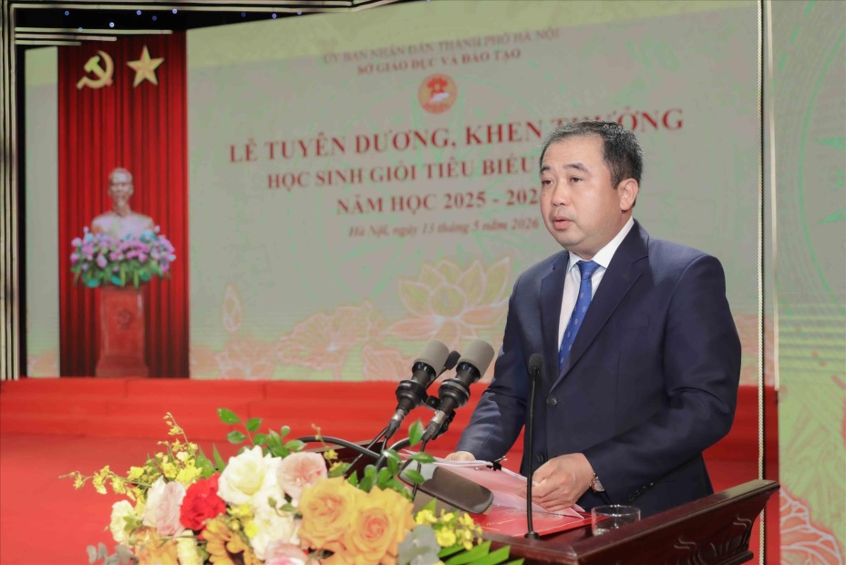 https://imagevietnam.vnanet.vn/MediaUpload/Org/2026/05/13/vna-potal-le-tuyen-duong-khen-thuong-hoc-sinh-gioi-tieu-bieu-thu-do-nam-hoc-2025-2026-875786613-12-36-57.jpg