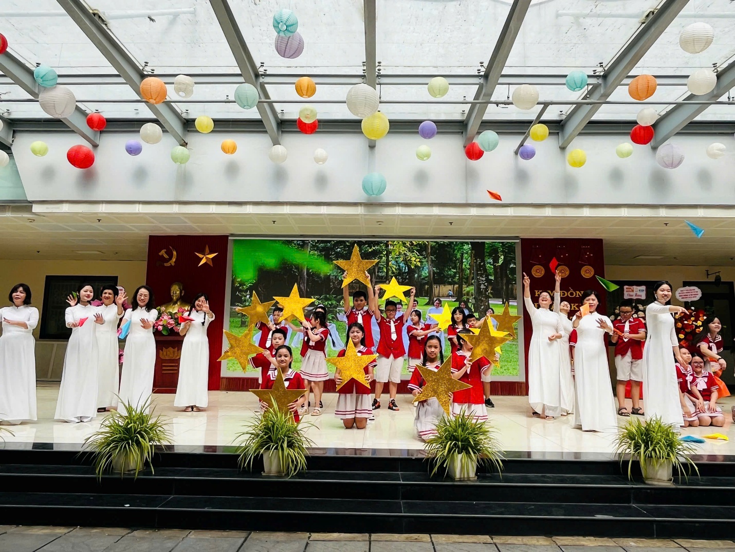 A group of children on a stage
Description automatically generated